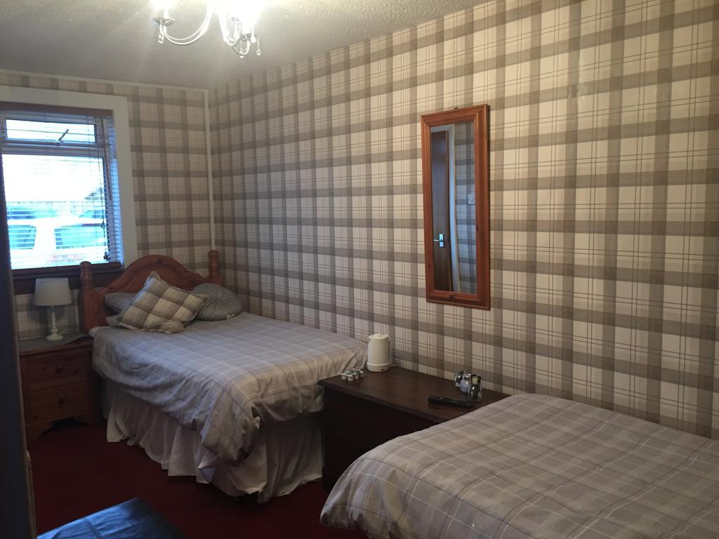Rooms At Tarrareoch Батгейт Екстериор снимка