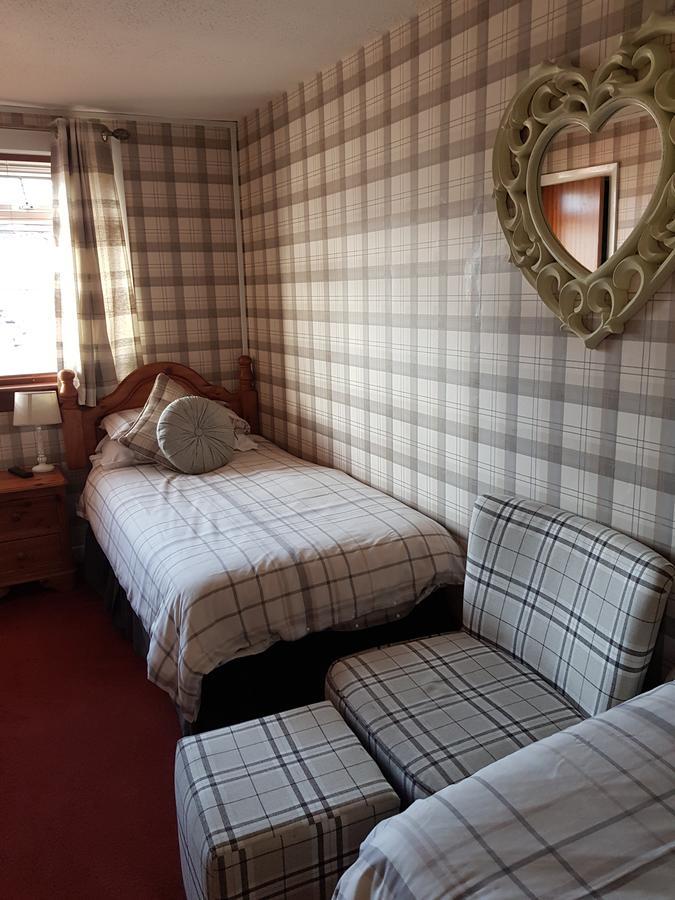 Rooms At Tarrareoch Батгейт Екстериор снимка